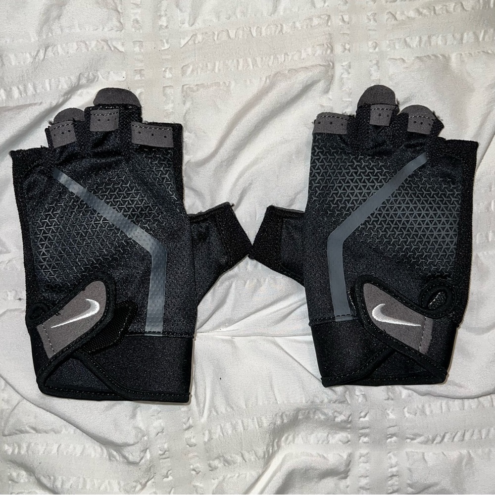 Nike Men’s Fitness Gloves, size S/M